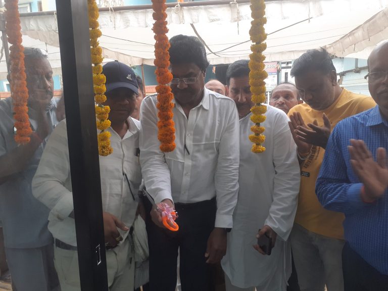 पिरदा  में एटीएम का क्षेत्रीय विधायक राजा देवेन्द्र बहादूर सिंह  ने किया उद्घाटन।