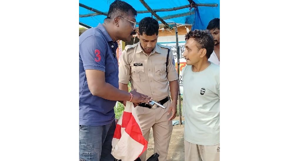 महासमुंद: महासमुंद पुलिस ने 9 अगस्त 2024 को मुखबिर कीमहासमुंद: गांजा और देशी कट्टा के साथ आरोपी गिरफ्तार, पुलिस की मुस्तैदी से टला बड़ा अपराध