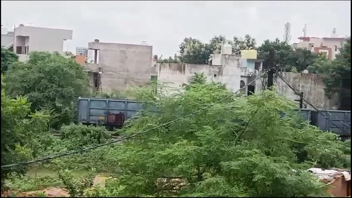 रायपुर में बड़ा हादसा टला: चलती मालगाड़ी की बोगी अलग होने से मची अफरातफरी